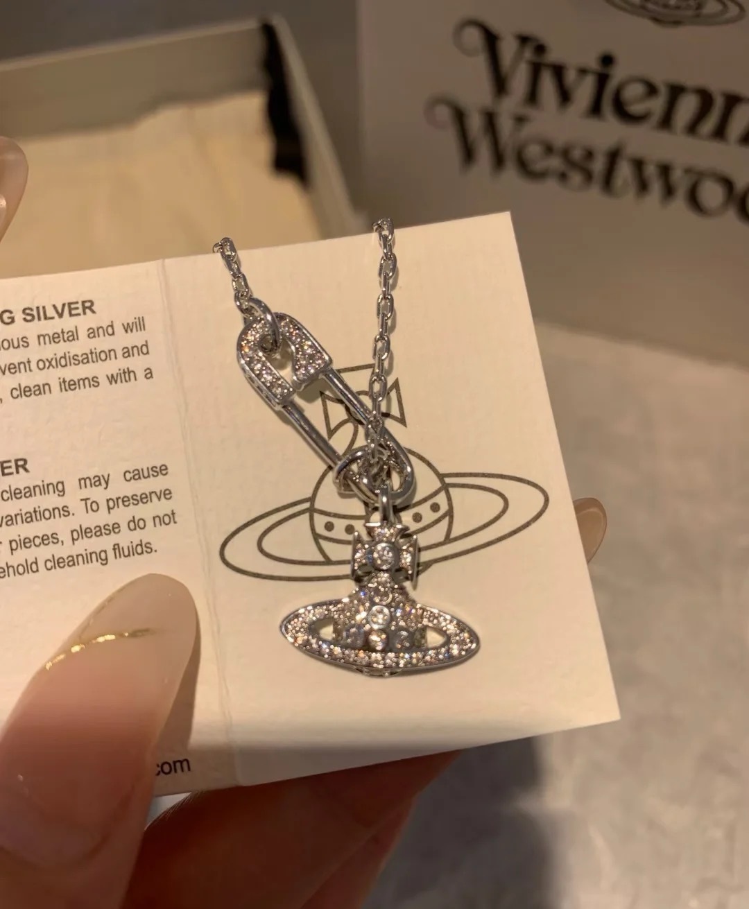  Vivienne Westwood薇薇安西太后手链 优雅大方精工设计   青春活力    一眼就被这款