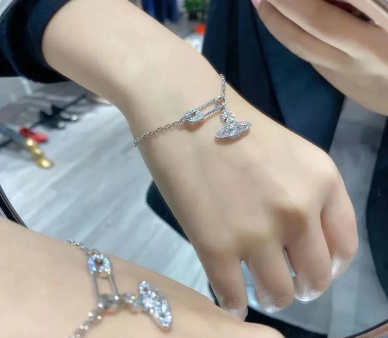  Vivienne Westwood薇薇安西太后手链 优雅大方精工设计   青春活力    一眼就被这款
