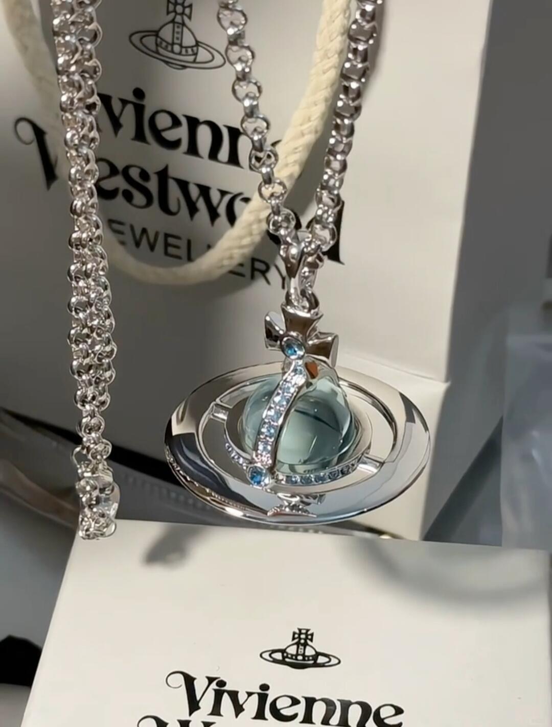 💋 西太后 vivienne 大号球毛衣项链
闭眼‮准入‬没错！纯‮王粹‬冠球‮经是‬典的象征，闪‮土耀