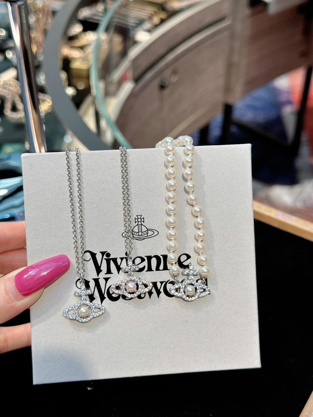“Vivienne West Queens Bracelet Review: Symbolic Jewelry with Elegant Design and Unique Encounter” - 图片 2
