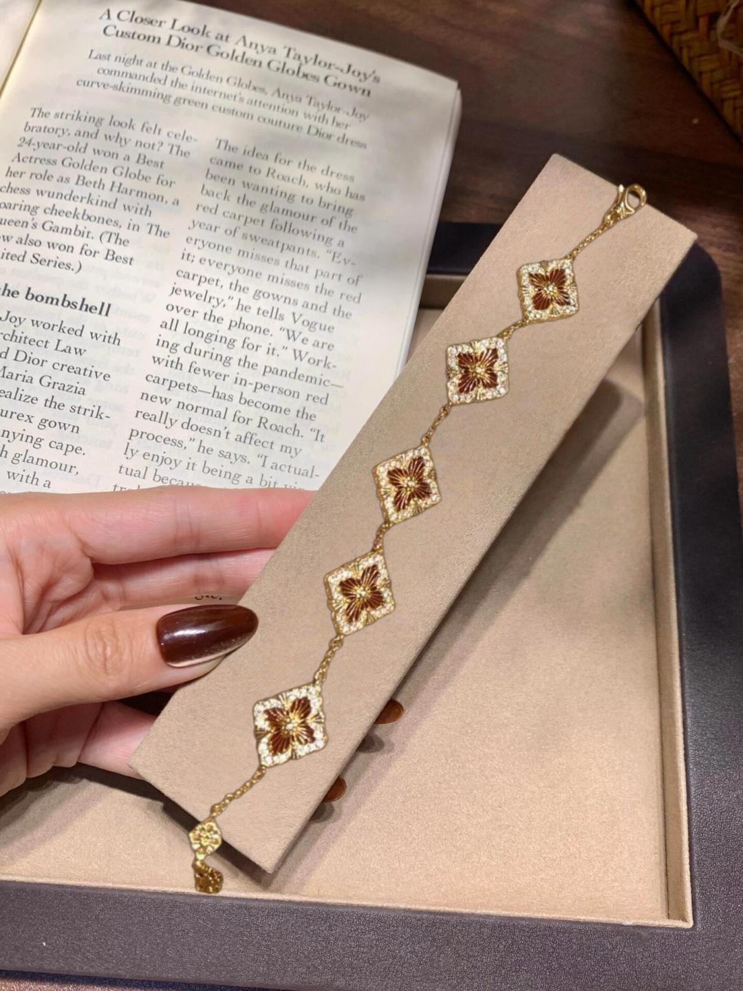P825 V GOLD-TO-SCRUTINIZER BUCHILATI MAKES A FLOWER BRACELET - 图片 2