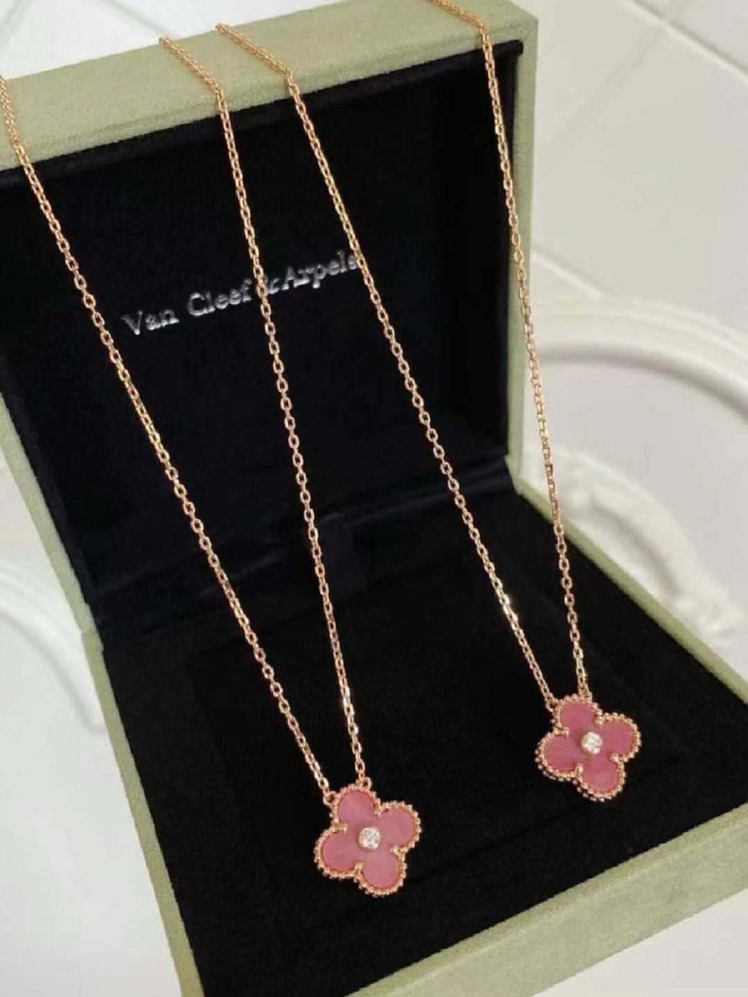 Van Cleef & Arpels Alhambra Pink Necklace 18K Gold Diamond Women Jewelry 2 cmp i1749524718572 9381 0 1