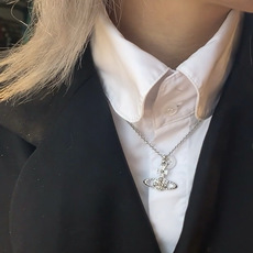 西太后vivienne 闭眼准入没错!纯王粹冠球经是典的象征,闪土耀星环勾未勒来波光 西太后vivienne 闭眼准入没错!纯王粹冠球经是典的象征,闪土耀星环勾未勒来波光