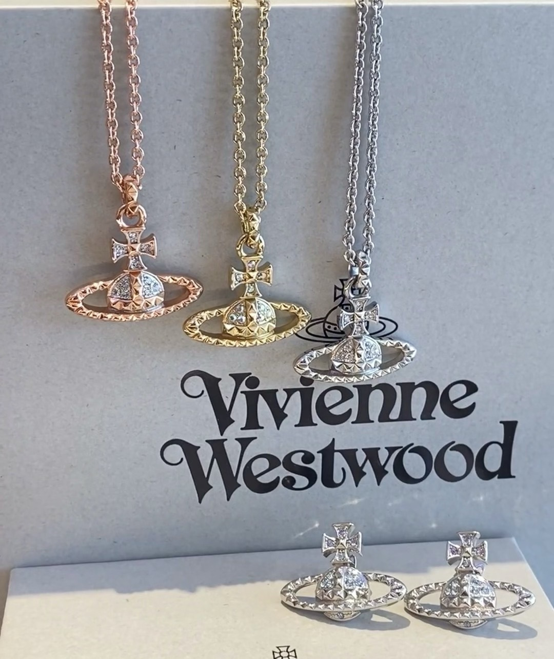 西太后vivienne 闭眼‮准入‬没错！纯‮王粹‬冠球‮经是‬典的象征，闪‮土耀‬星环勾‮未勒‬来波光