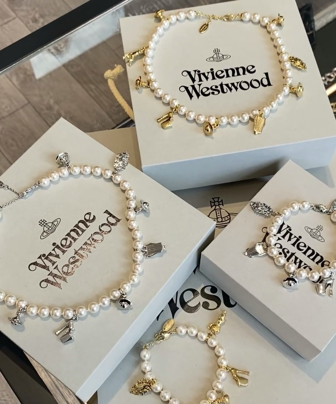 西太后vivienne 项链闭眼‮准入‬没错！纯‮王粹‬冠球‮经是‬典的象征，闪‮土耀‬星环勾‮未勒‬来