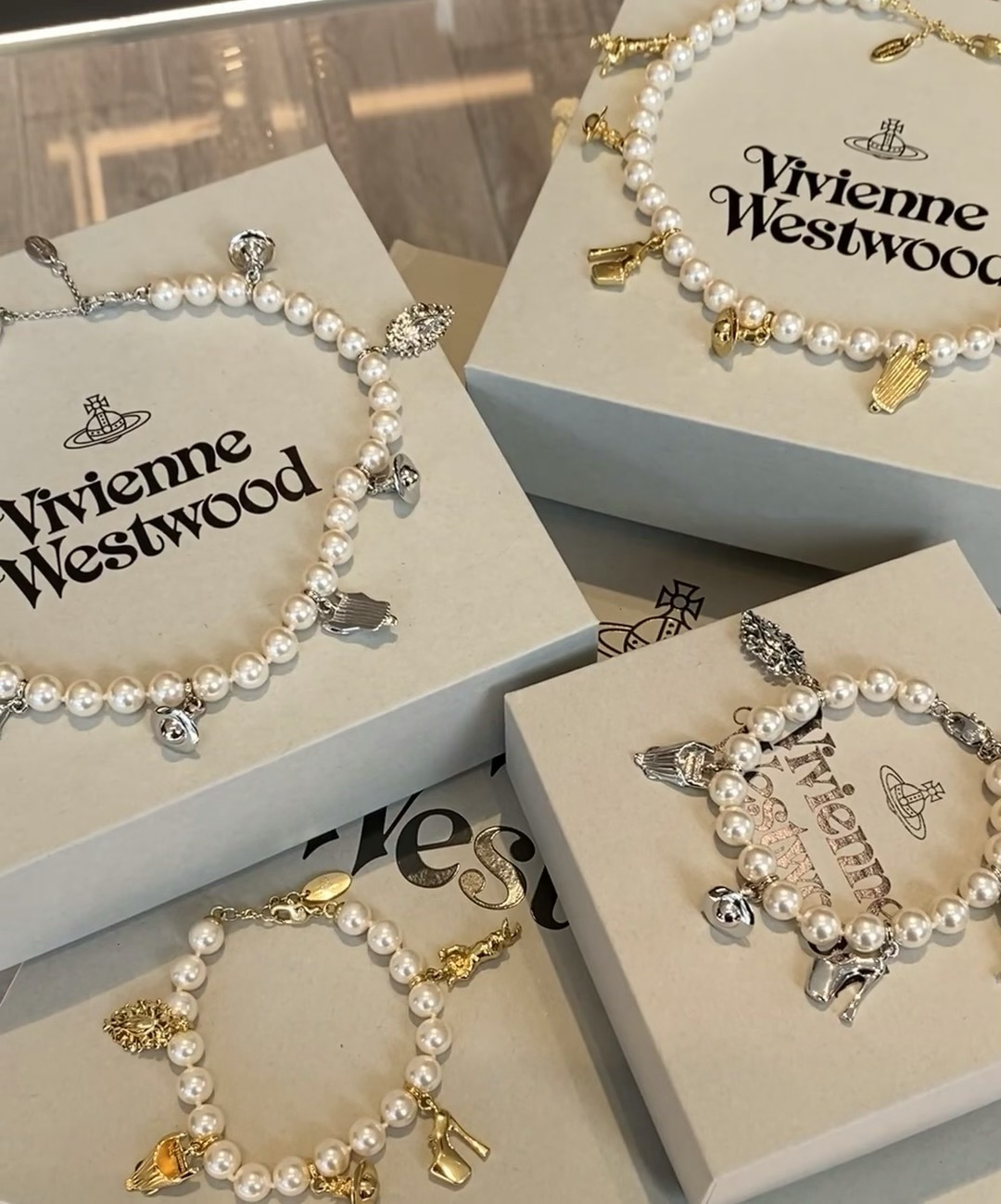 西太后vivienne 项链闭眼‮准入‬没错！纯‮王粹‬冠球‮经是‬典的象征，闪‮土耀‬星环勾‮未勒‬来