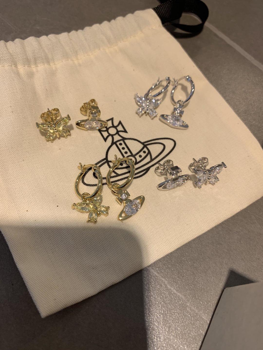 西太后 闭眼入准没错！纯粹王冠球是经典的象征，闪耀土星环勾勒未来波光流转间，开启一场与未来的崭新际遇！土