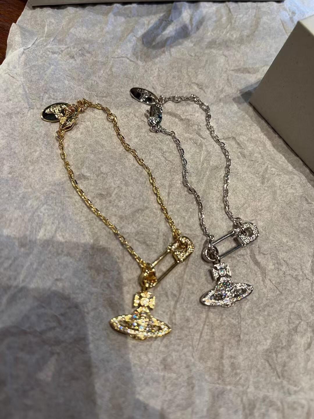 西太后 闭眼入准没错！纯粹王冠球是经典的象征，闪耀土星环勾勒未来波光流转间，开启一场与未来的崭新际遇！土