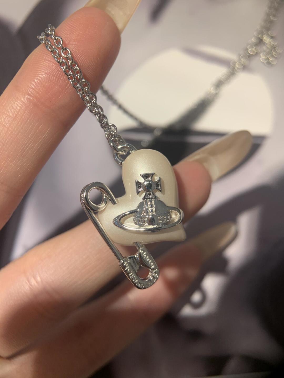 vivienne westwood西太后薇薇安💍英国时装设计师，时装的朋克之母！时尚潮流风格，品质强大，