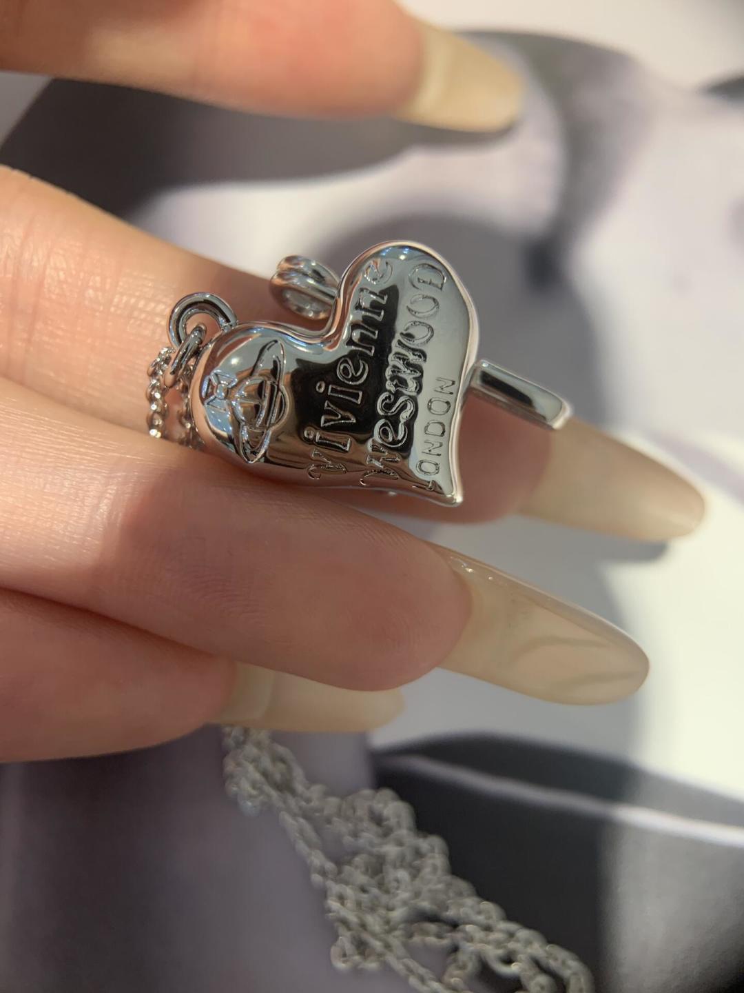 vivienne westwood西太后薇薇安💍英国时装设计师，时装的朋克之母！时尚潮流风格，品质强大，
