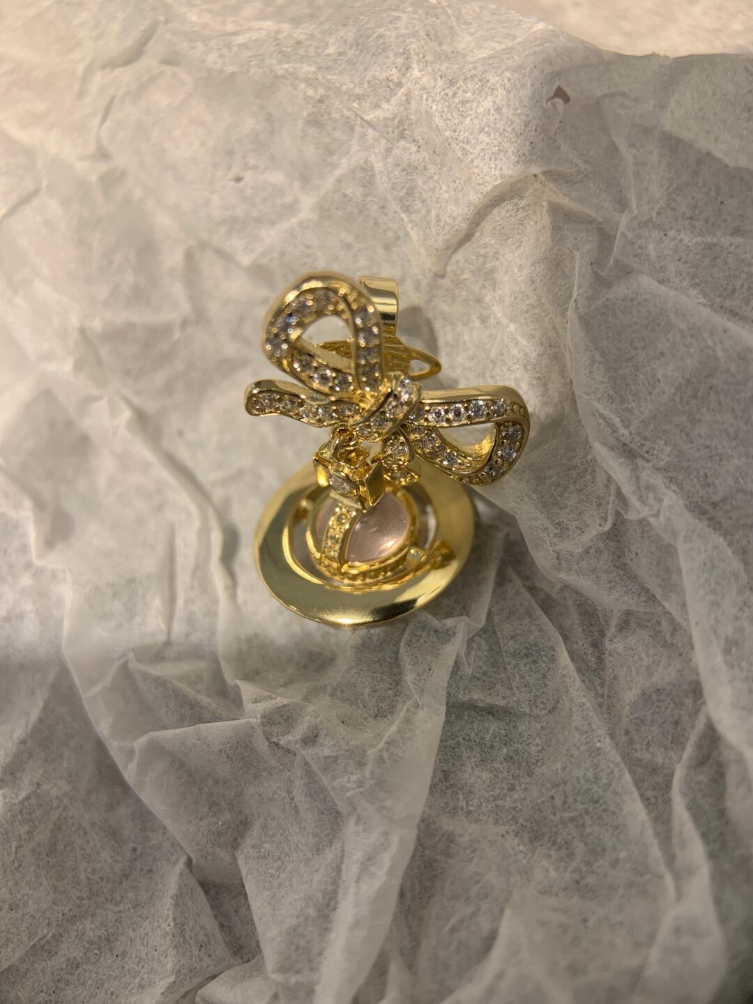 vivienne westwood西太后薇薇安💍英国时装设计师，时装的朋克之母！时尚潮流风格，品质强大，