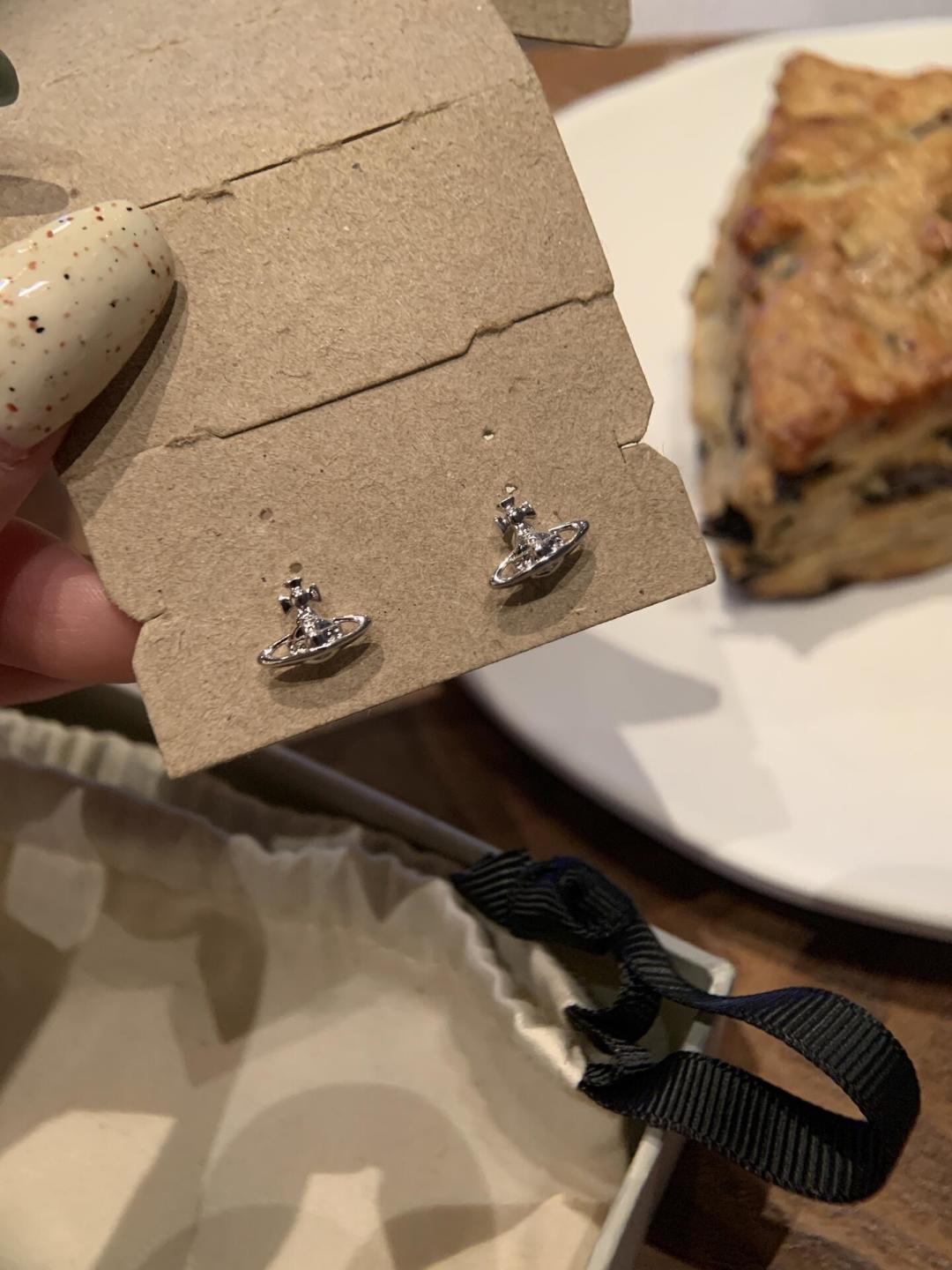 vivienne westwood Logo level