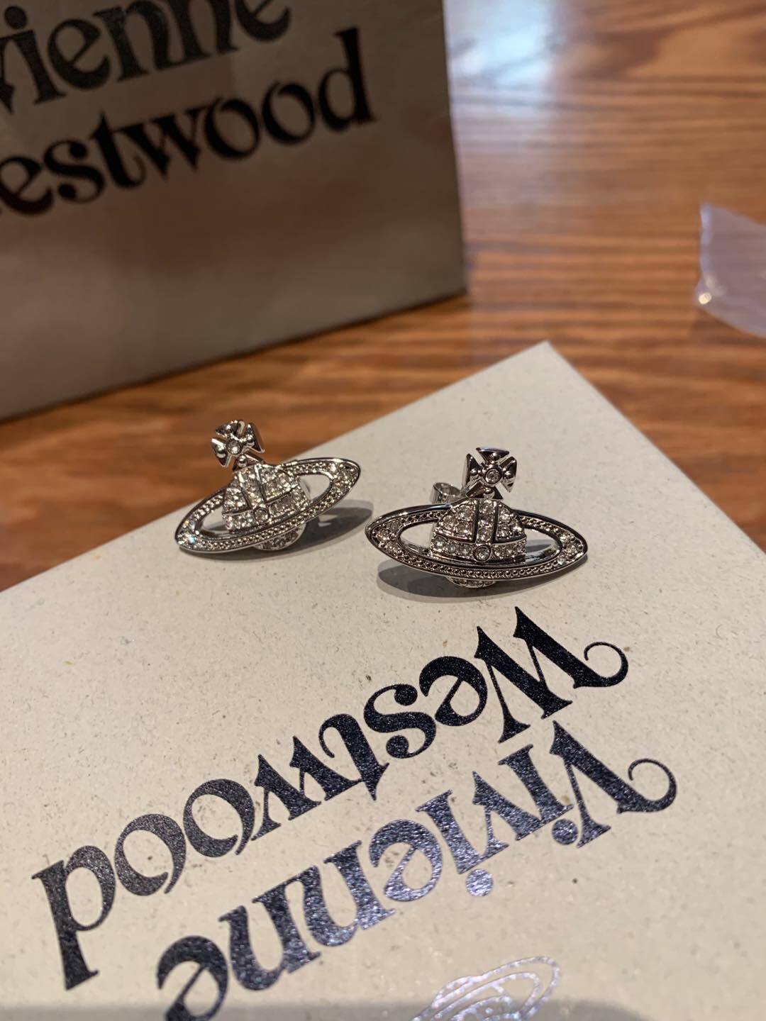 vivienne westwood Logo level