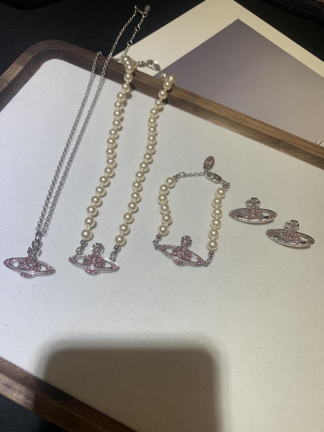 vivienne westwood Logo level