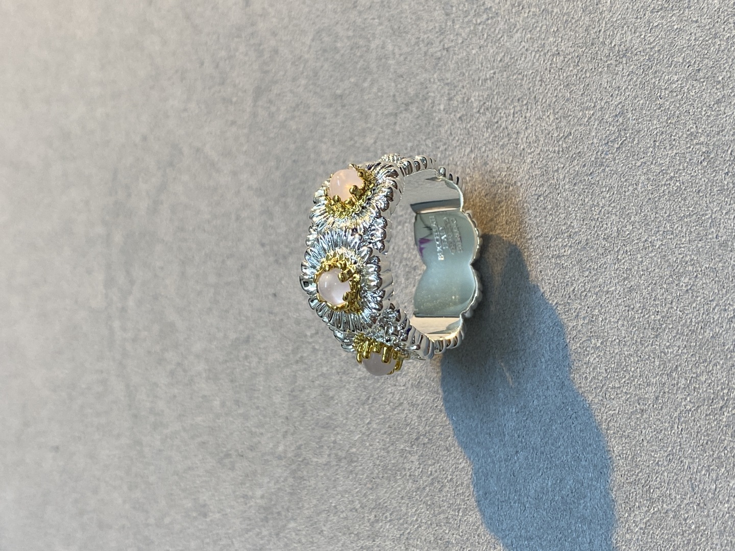 ¥380 V GOLD-TO-COMPOSITE BUCHILATI’S CHAMOMILE RING 678 YARDS