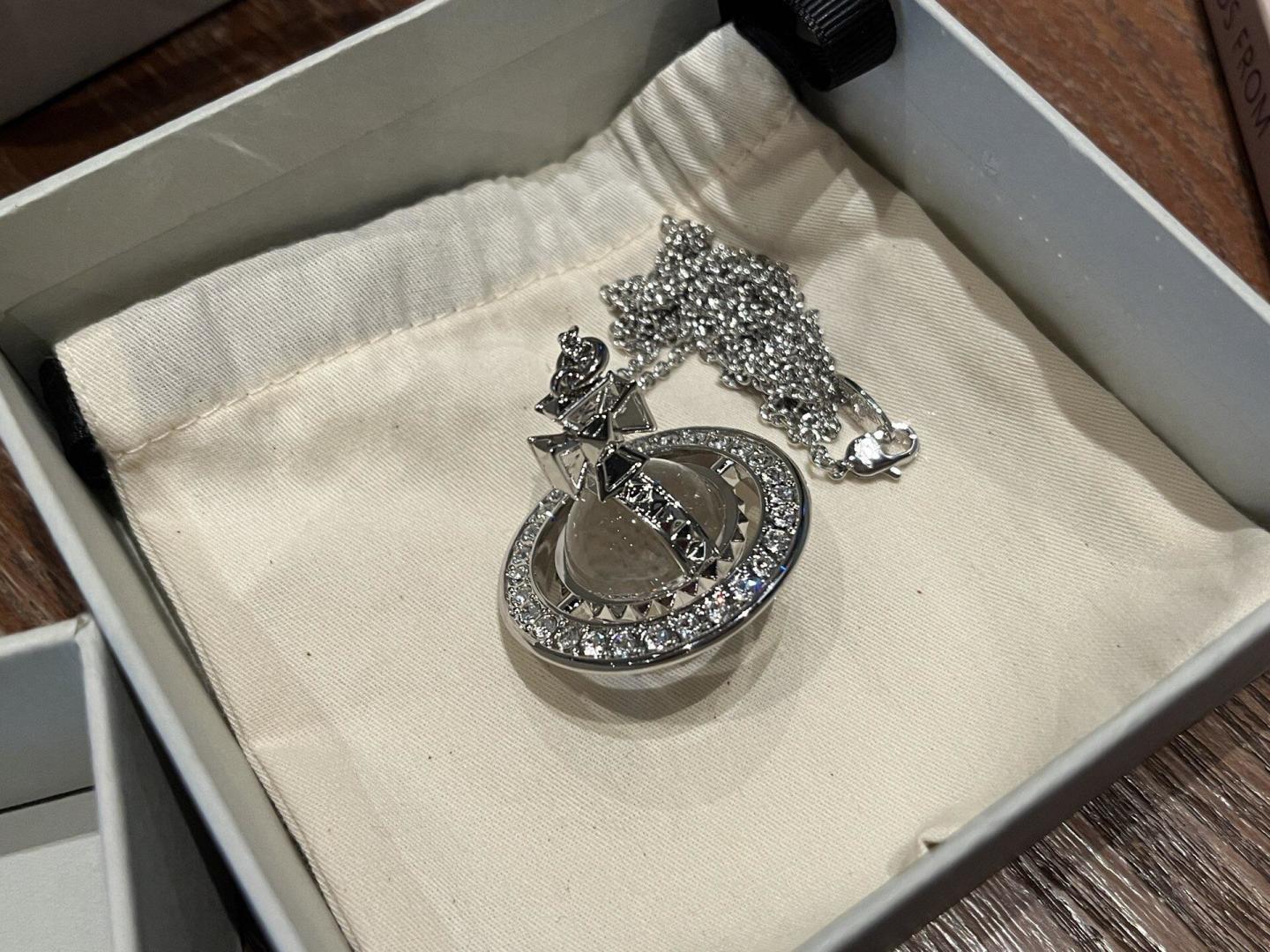 大号vivienne westwood西太后薇薇安💍英国时装设计师，时装的朋克之母！时尚潮流风格，品质强