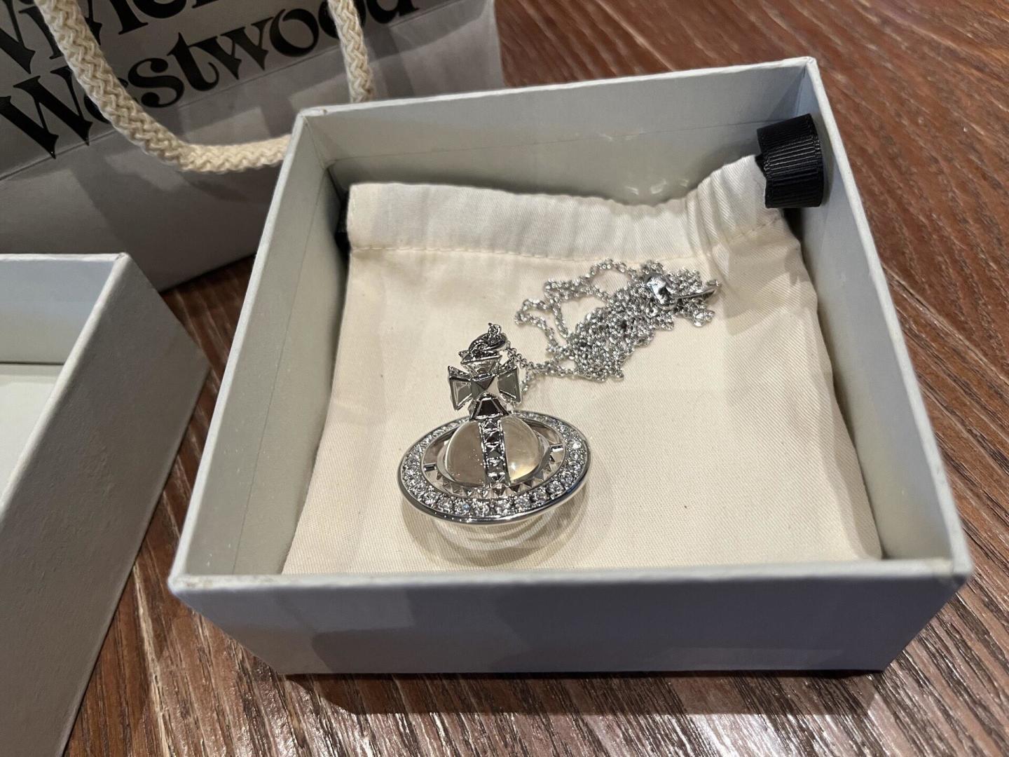 大号vivienne westwood西太后薇薇安💍英国时装设计师，时装的朋克之母！时尚潮流风格，品质强