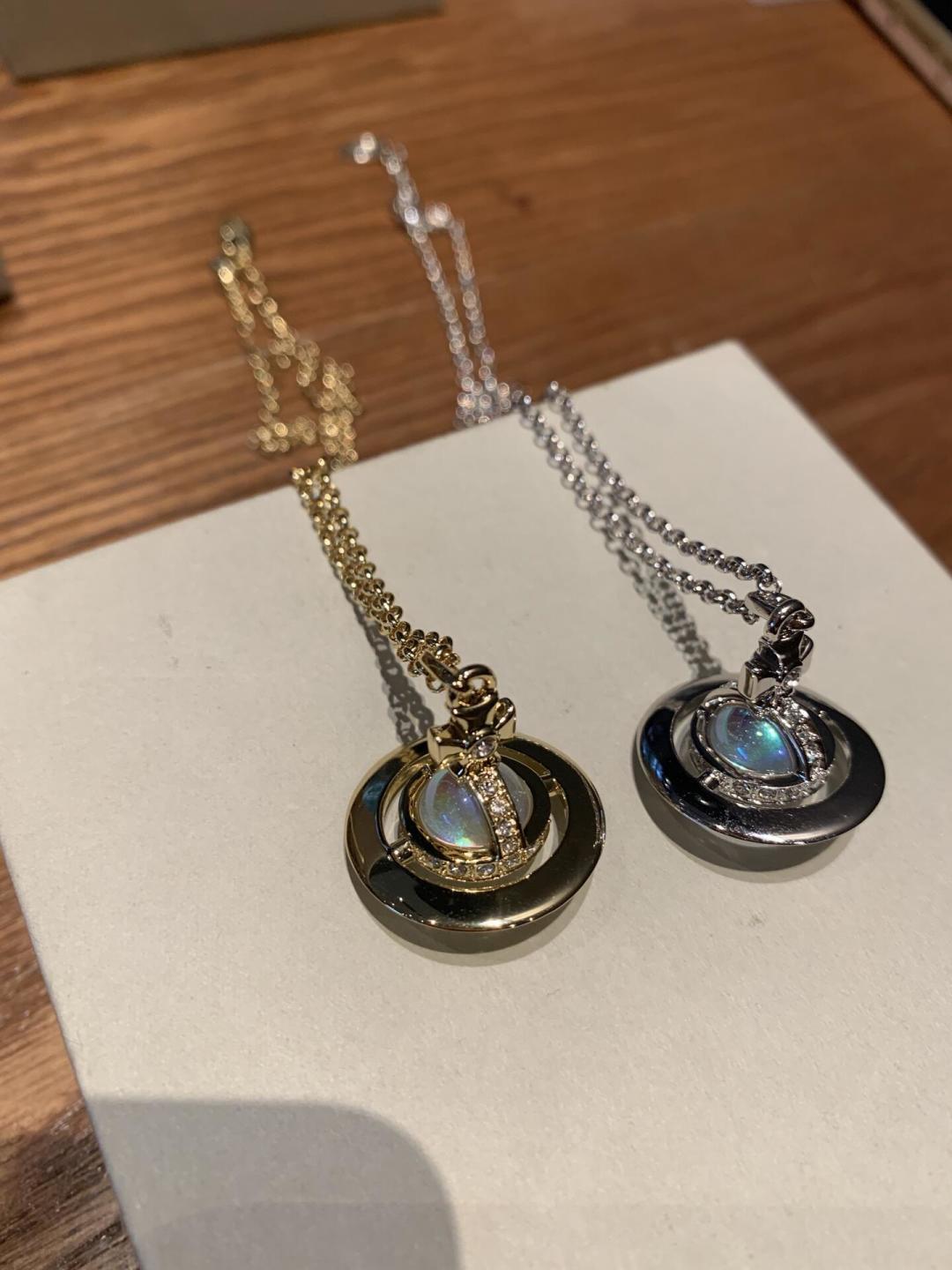 Vivienne Westwood 中号vivienne westwood西太后薇薇安 英国时装设计师 时装的朋克之母 潮流风格