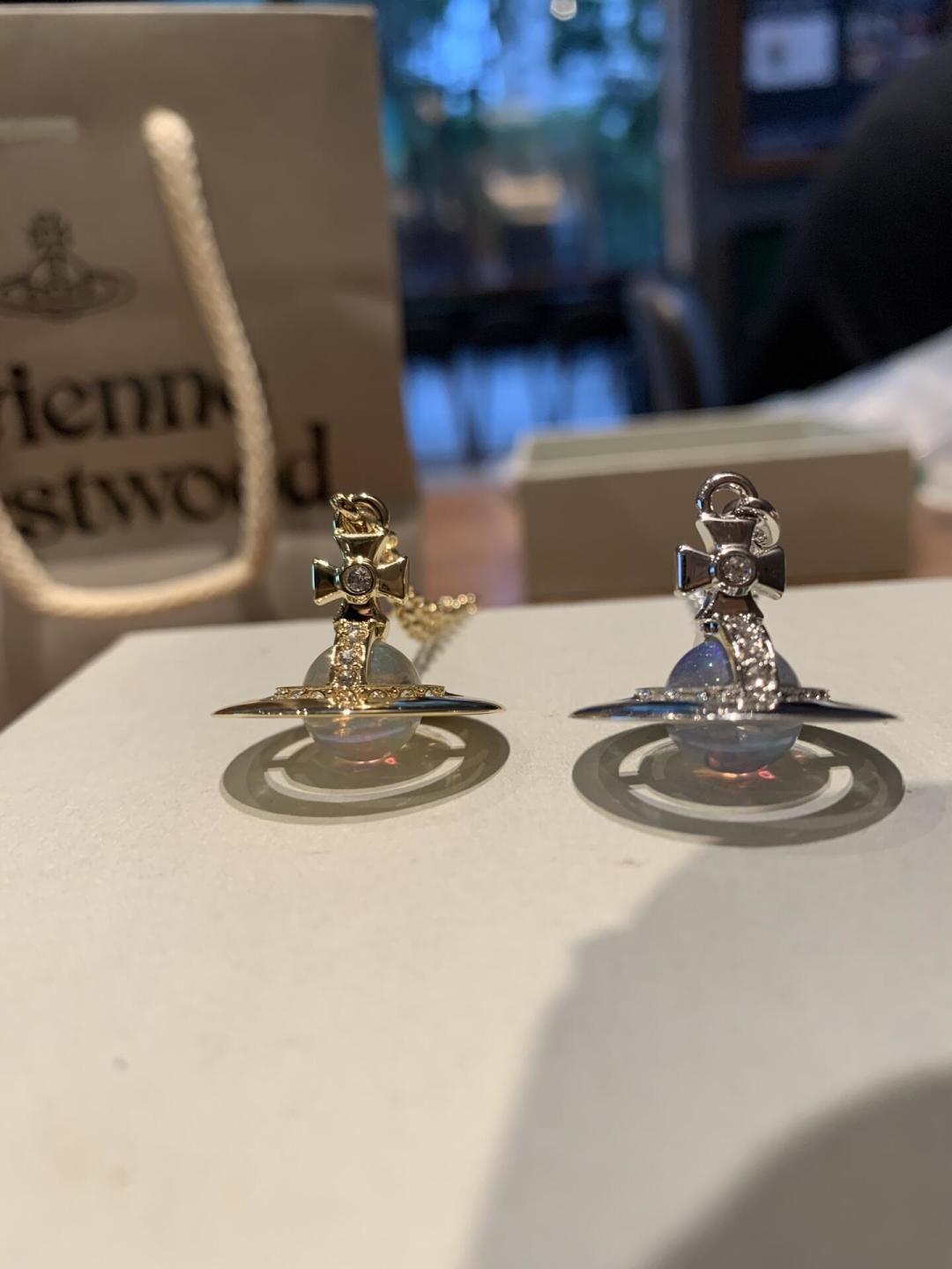 Vivienne Westwood 中号vivienne westwood西太后薇薇安 英国时装设计师 时装的朋克之母 潮流风格