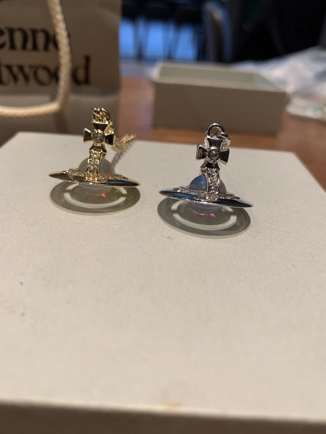 Vivienne Westwood 中号vivienne westwood西太后薇薇安 英国时装设计师 时装的朋克之母 潮流风格