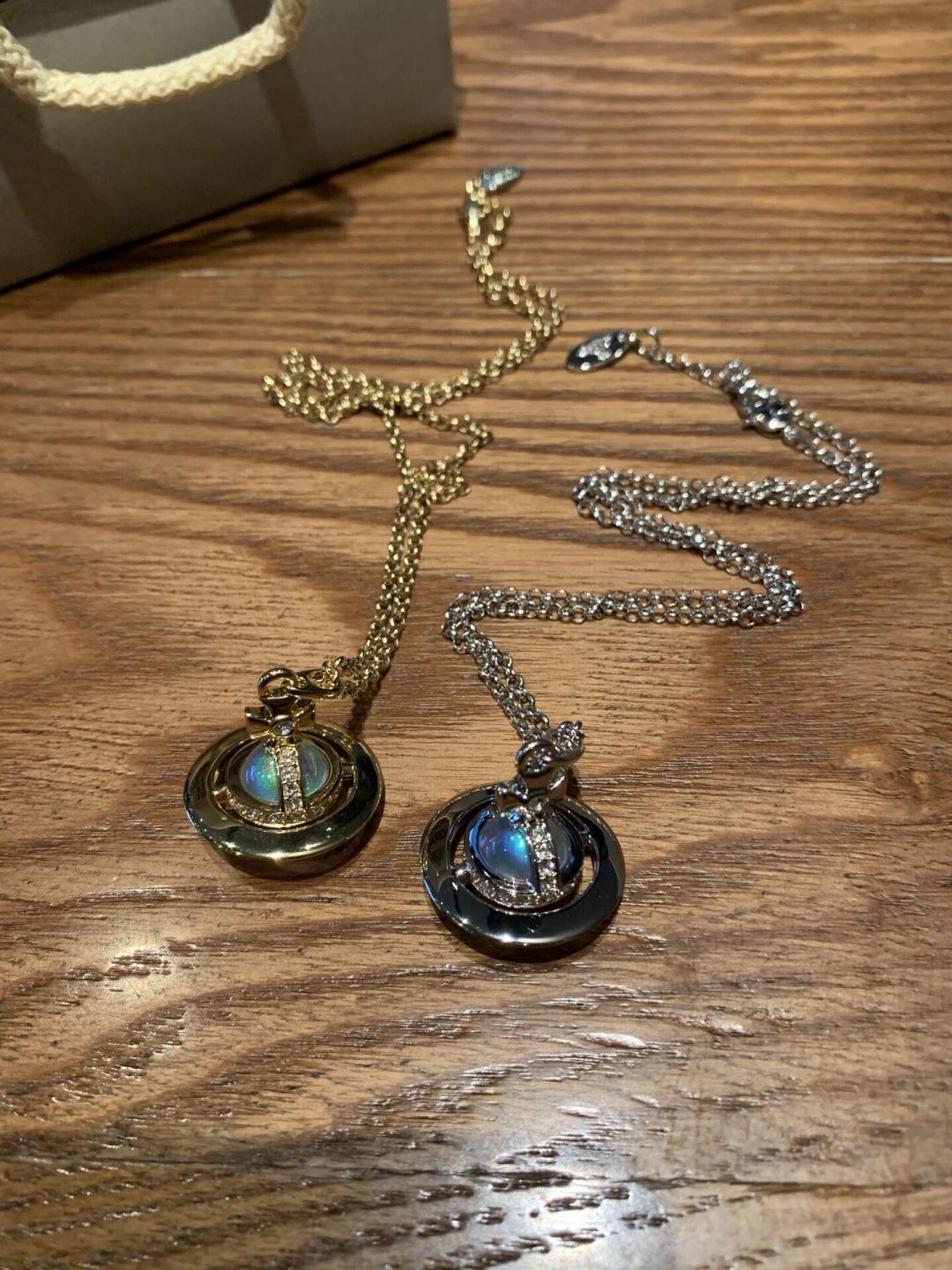Vivienne Westwood 中号vivienne westwood西太后薇薇安 英国时装设计师 时装的朋克之母 潮流风格