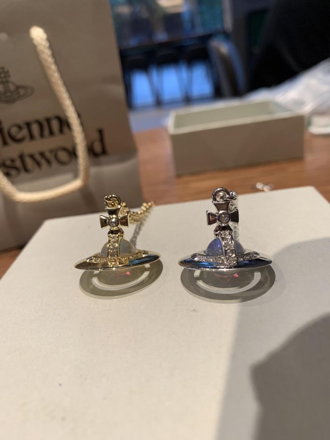Vivienne Westwood 中号vivienne westwood西太后薇薇安 英国时装设计师 时装的朋克之母 潮流风格