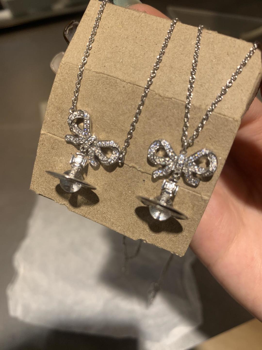 西太后 闭眼入准没错！纯粹王冠球是经典的象征，闪耀土星环勾勒未来波光流转间，开启一场与未来的崭新际遇！土