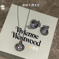 西太后耳钉闭眼入准没错!纯粹王冠球是经典的象征,闪耀土星环勾勒未来波光流转间,开启一场与未来的崭新际遇! 西太后耳钉闭眼入准没错!纯粹王冠球是经典的象征,闪耀土星环勾勒未来波光流转间,开启一场与未来的崭新际遇!