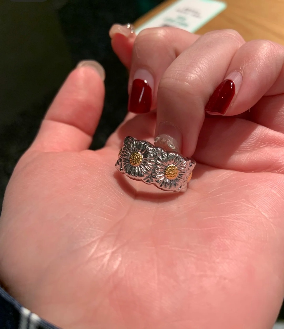 ¥320 V GOLD-TO-COMPOSITE BUCHILATI DAISY RING