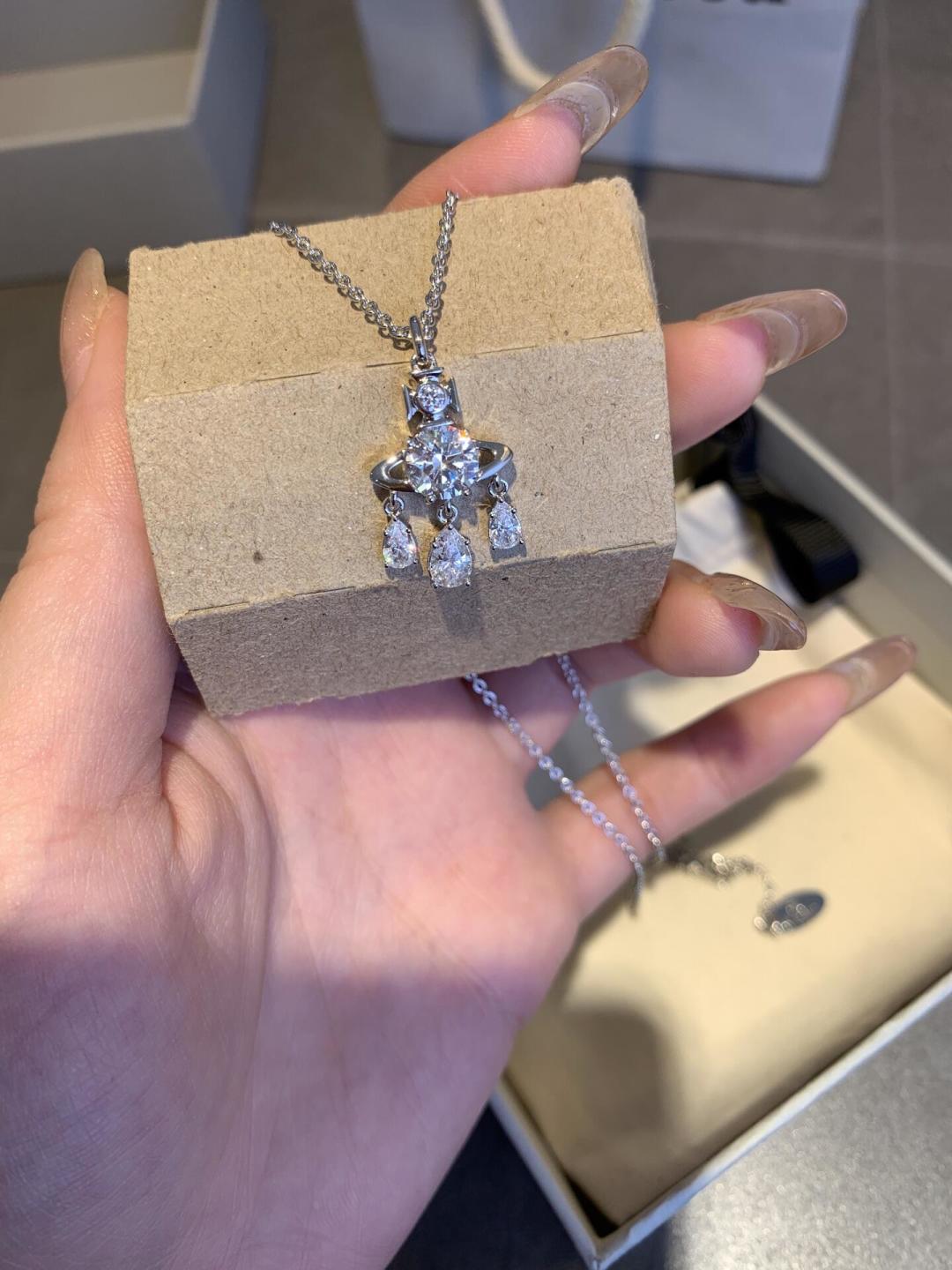 💋 Vivienne Westwood薇薇安西太后 优雅大方精工设计   青春活力    一眼就被这款吸
