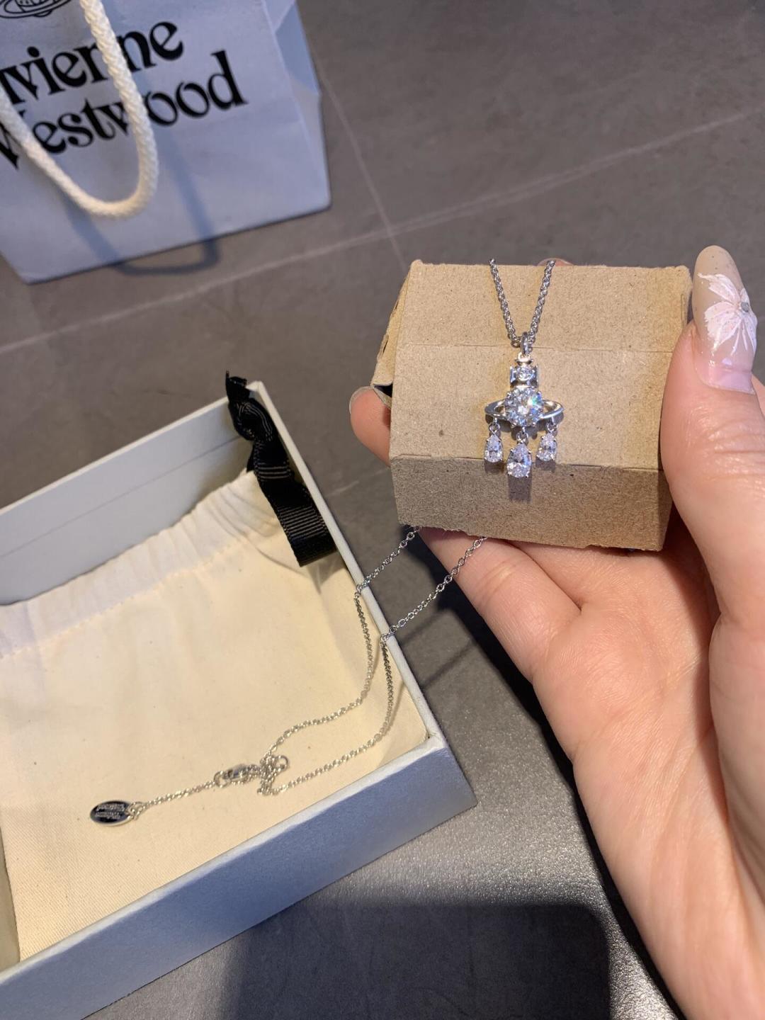 💋 Vivienne Westwood薇薇安西太后 优雅大方精工设计   青春活力    一眼就被这款吸