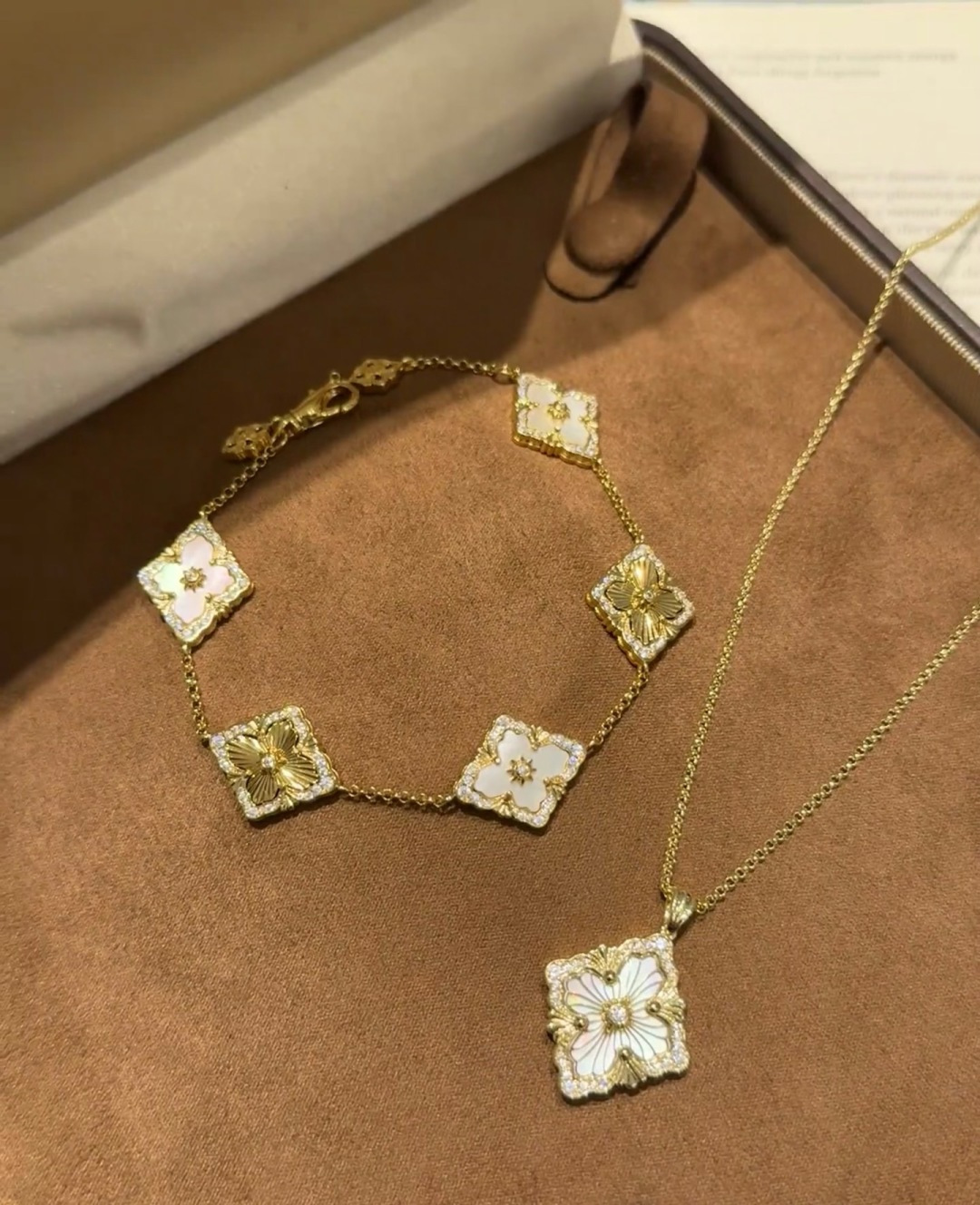 Buccellati V金材质 精工布契拉提白贝母间镭射手链