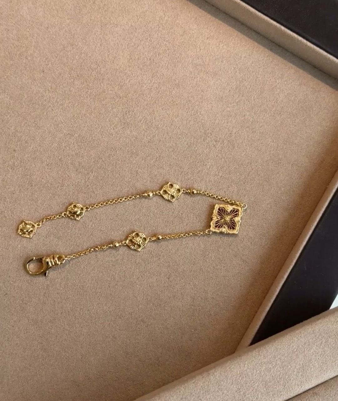 Buccellati V金材质 精工布契拉提红珐琅单花手链