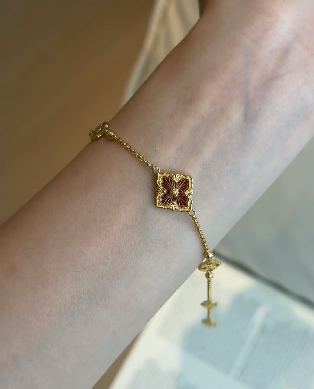 Buccellati V金材质 精工布契拉提红珐琅单花手链