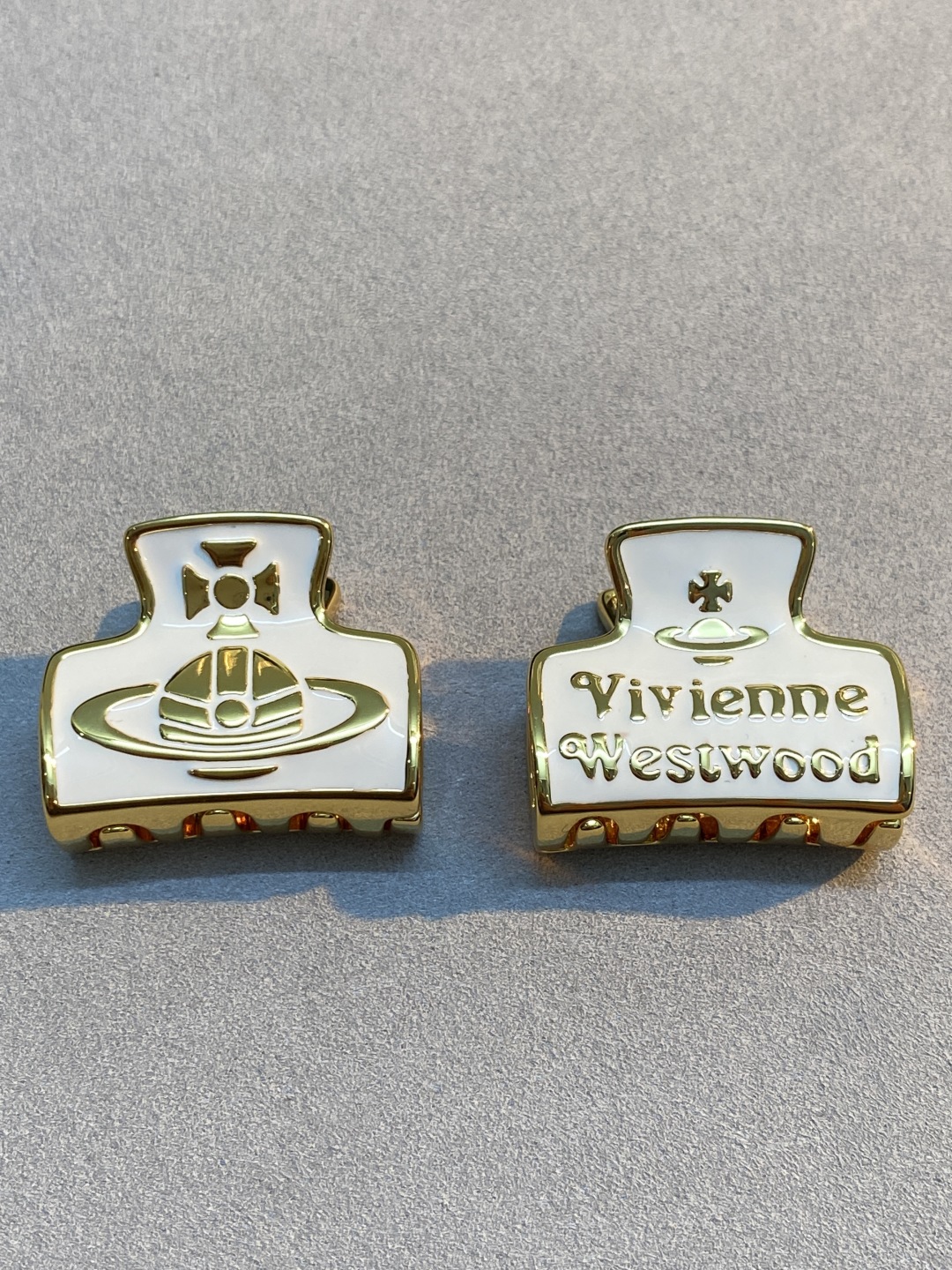  西太后发夹 一对两个的价格【VivienneWestwood】什么是快乐星球，来，这就是快乐星球！重磅