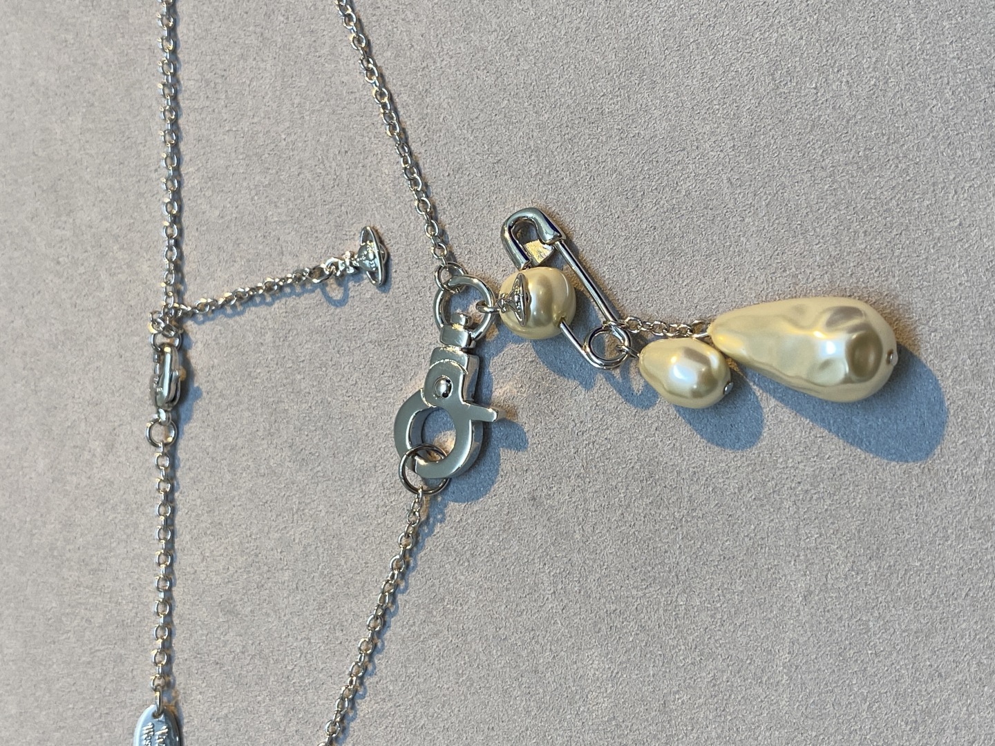 Vivienne Westwood Collar Con Perlas Y Cierre De Mosquetón Plateado 5 cmp i1752545622619 8311 0 3
