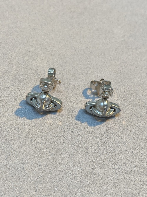 Vivienne Westwood Aretes Orb Plateados con Diseño de Planeta Saturno 13 Vivienne Westwood Aretes Orb Plateados con Diseño de Planeta Saturno