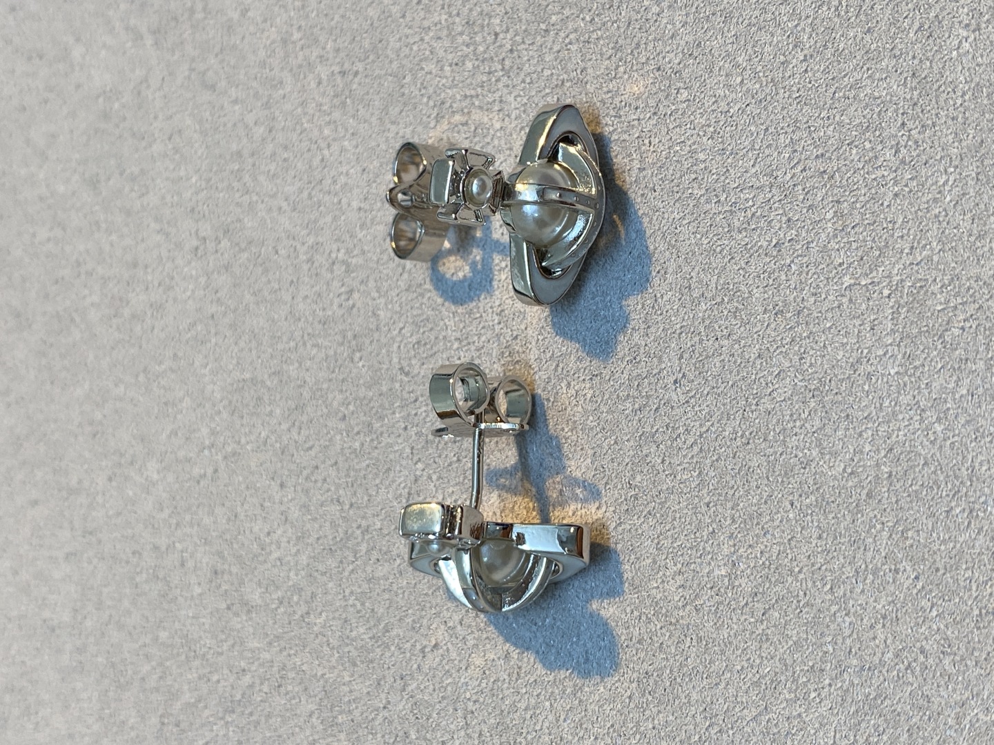 Vivienne Westwood Aretes Orb Plateados con Diseño de Planeta Saturno 3 cmp i1752545793529 8501 0 1