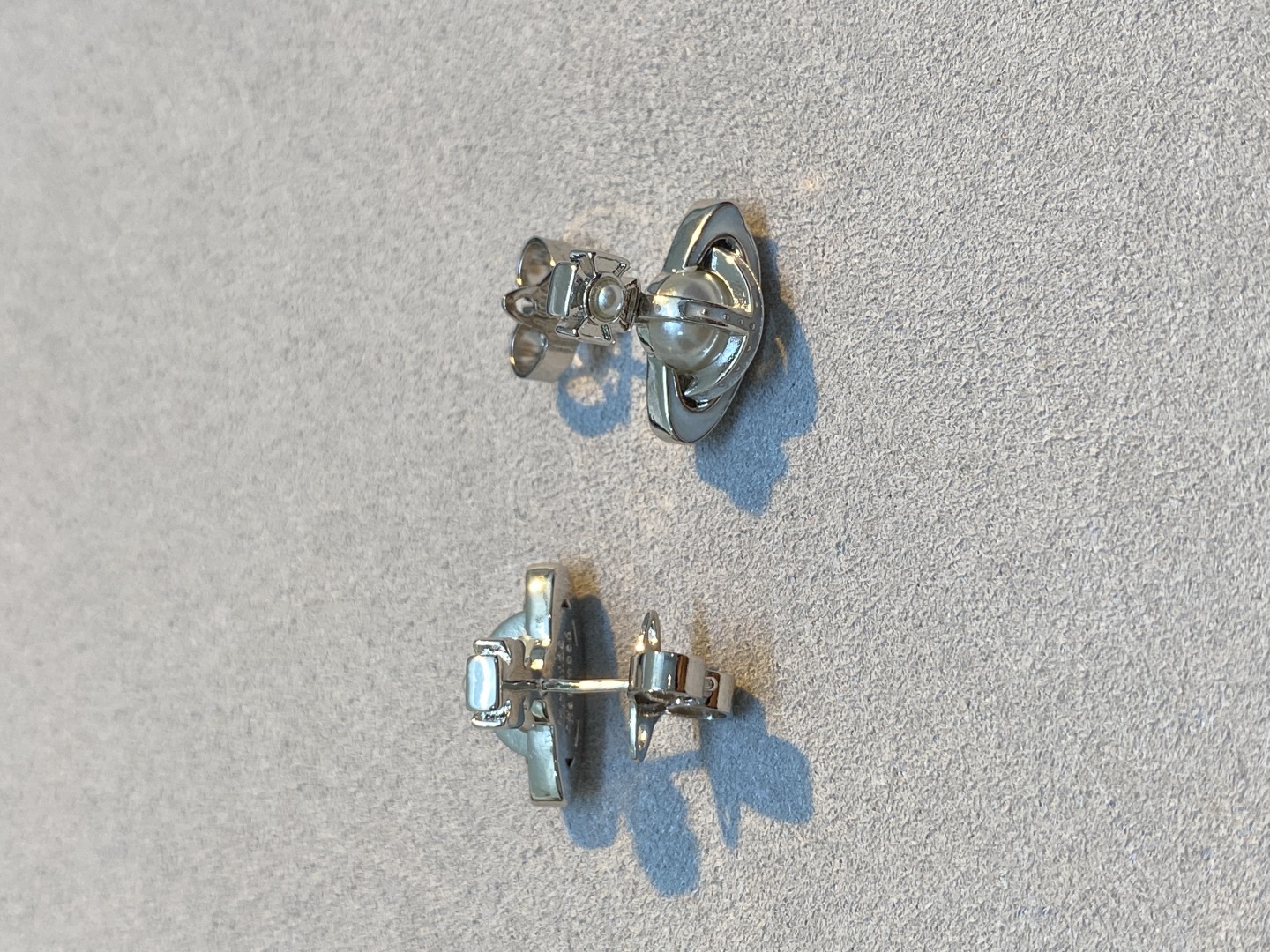 Vivienne Westwood Aretes Orb Plateados con Diseño de Planeta Saturno 4 cmp i1752545793562 6858 0 2