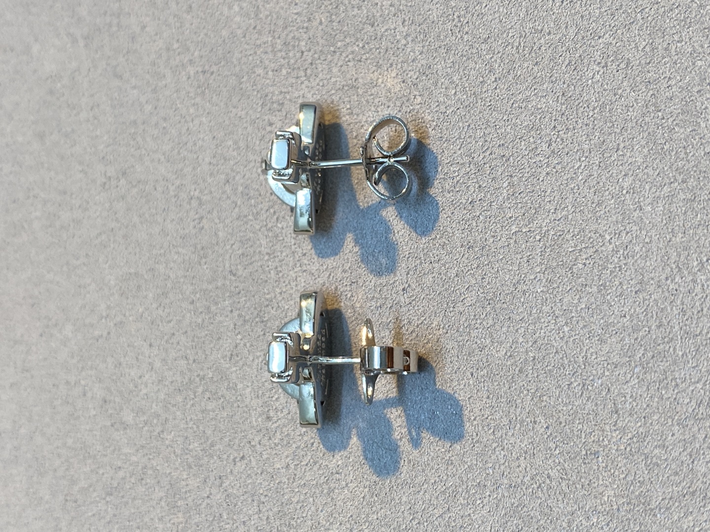 Vivienne Westwood Aretes Orb Plateados con Diseño de Planeta Saturno 5 cmp i1752545795342 724 0 3