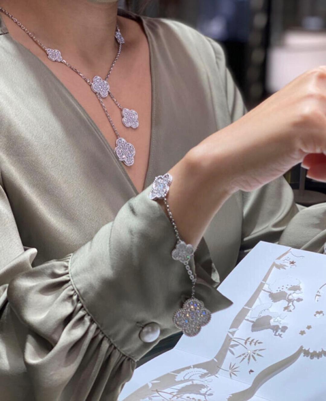 NO:558056,Vca white gold irregular diamond-filled five-flower bracelet, fine jewelry, bracelet19860909Vca白金色不规则满钻五花手链,饰品精品,bracelet,Jewelry