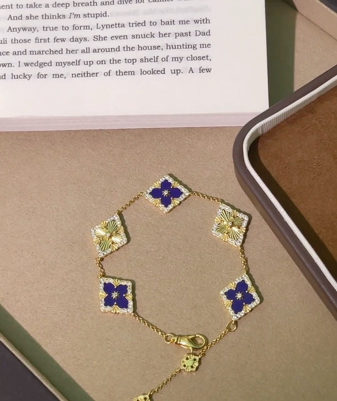 P775 “V” “BUCHILA” BRACELET