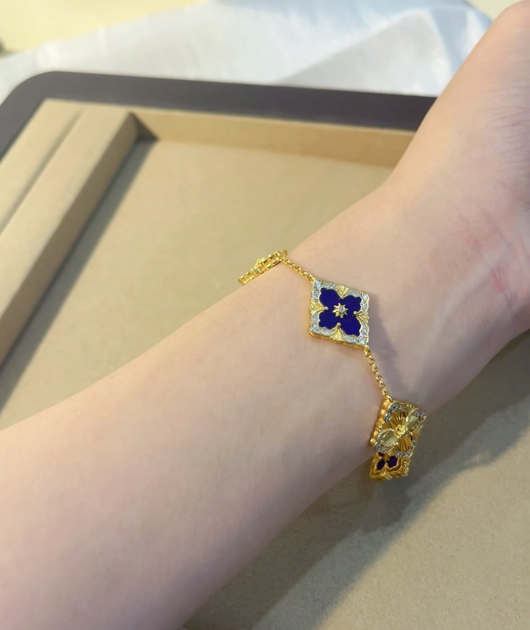 P775 “V” “BUCHILA” BRACELET - 图片 6