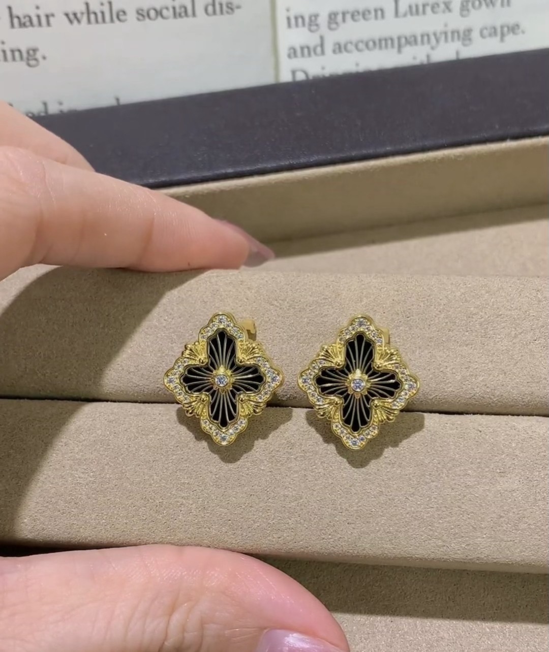 P525 V GOLD-MIXER BUTCHERATI EARRINGS - 图片 2