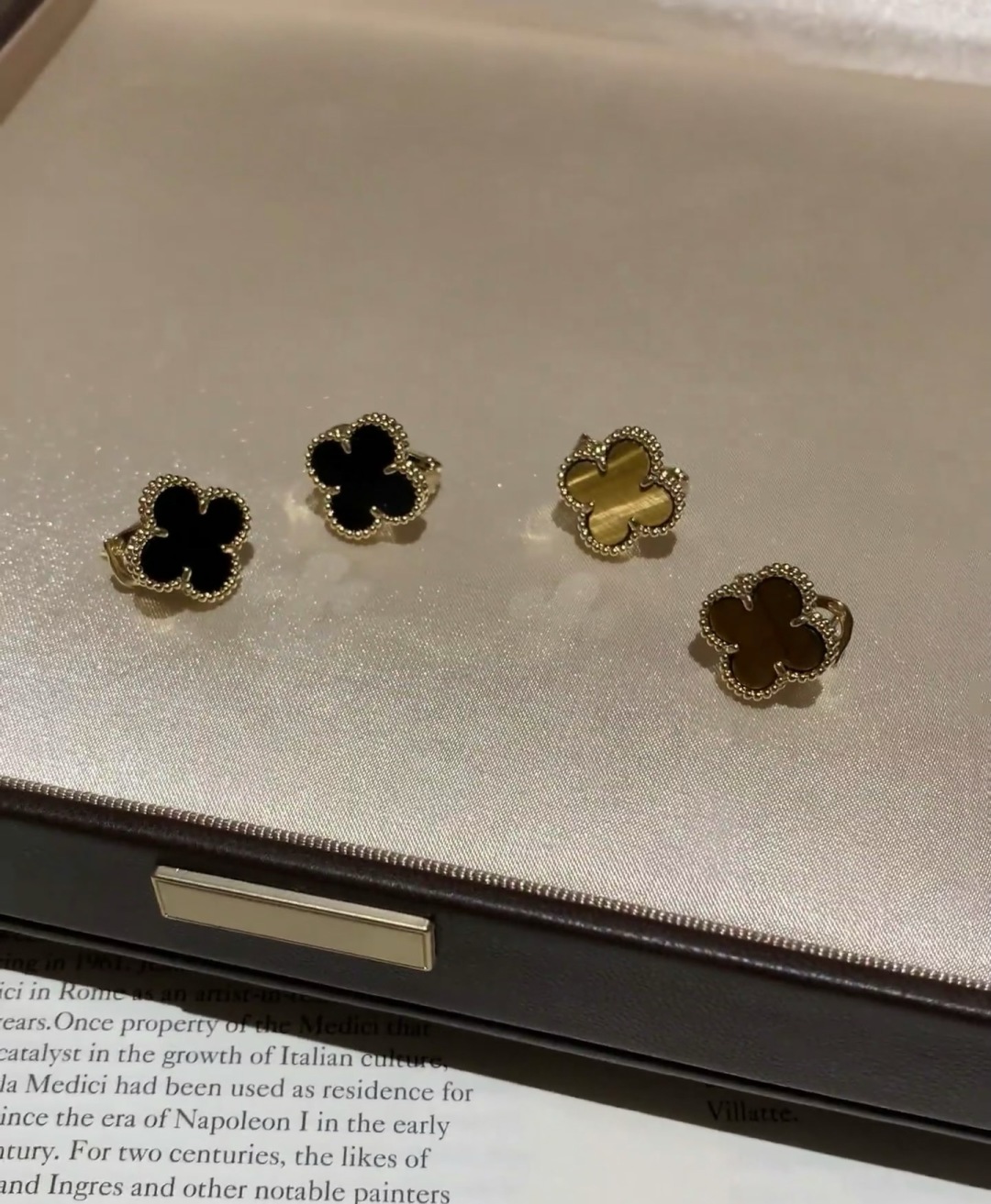 P7000 V-Gold Vca-Standing-Ears
