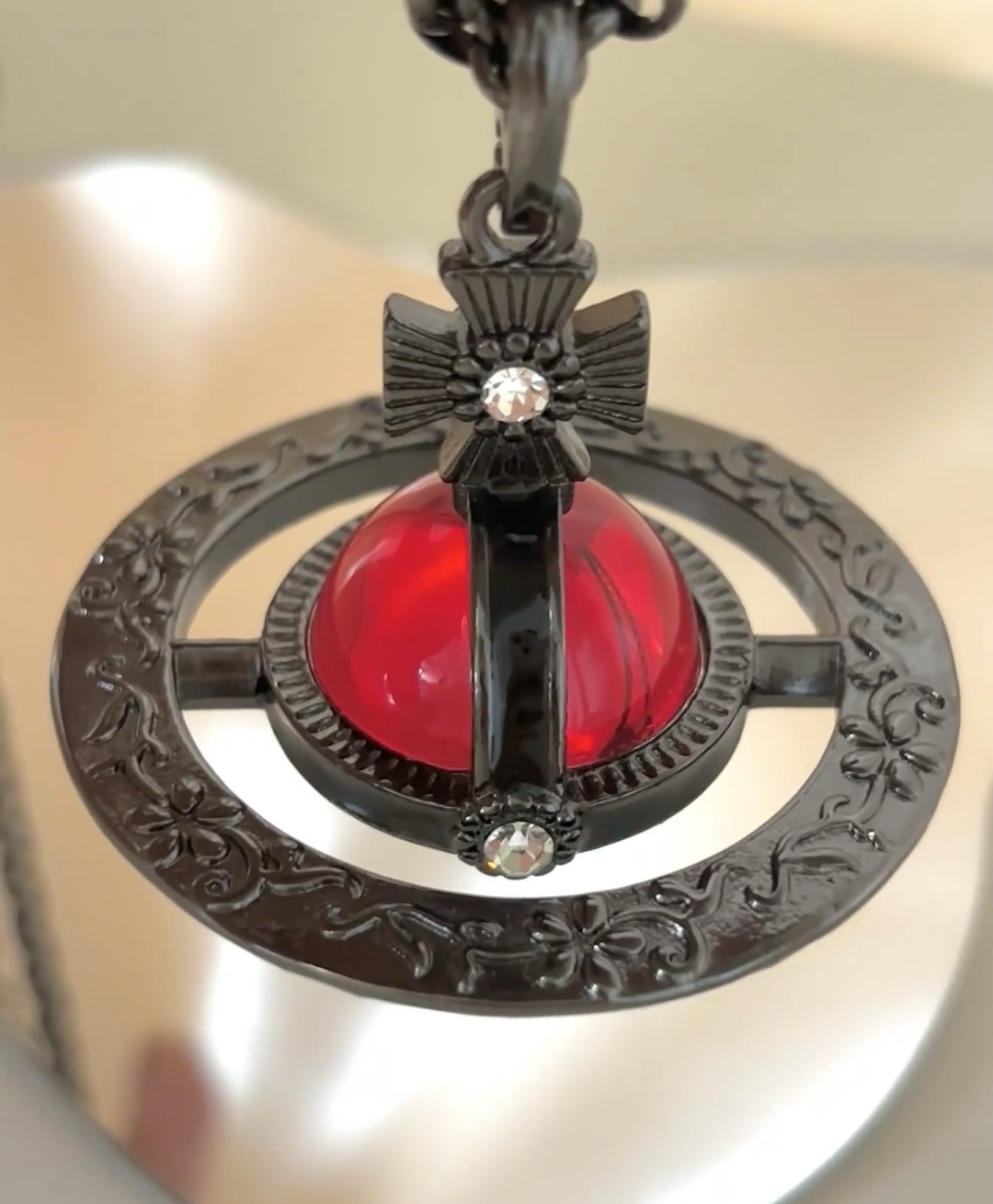  大号vivienne westwood西太后薇薇安💍英国时装设计师，时装的朋克之母！时尚潮流风格，品质
