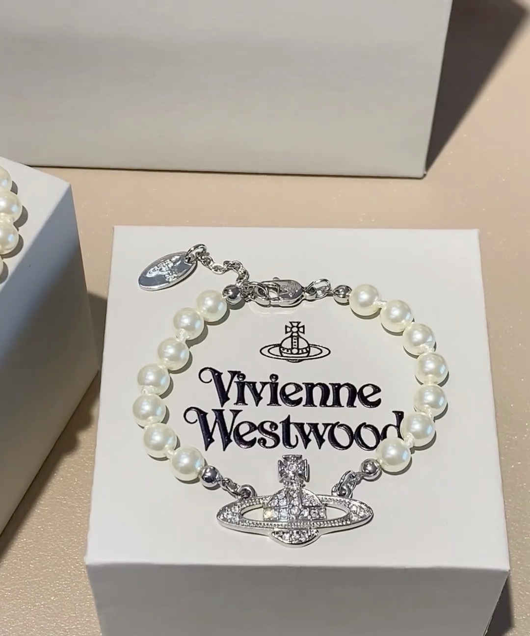 西太后耳钉vivienne 闭眼‮准入‬没错！纯‮王粹‬冠球‮经是‬典的象征，闪‮土耀‬星环勾‮未勒‬来