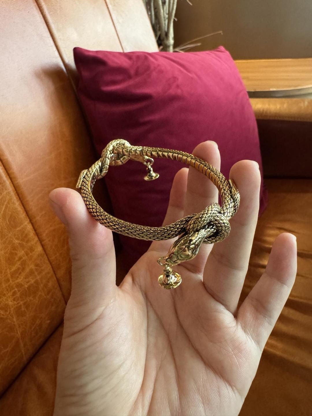 西太后手镯【VivienneWestwood】什么是快乐星球，来，这就是快乐星球！重磅推荐，闭眼入准没错