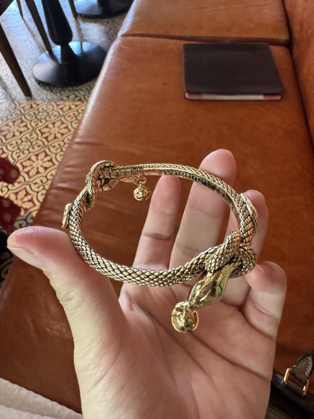 西太后手镯【VivienneWestwood】什么是快乐星球，来，这就是快乐星球！重磅推荐，闭眼入准没错