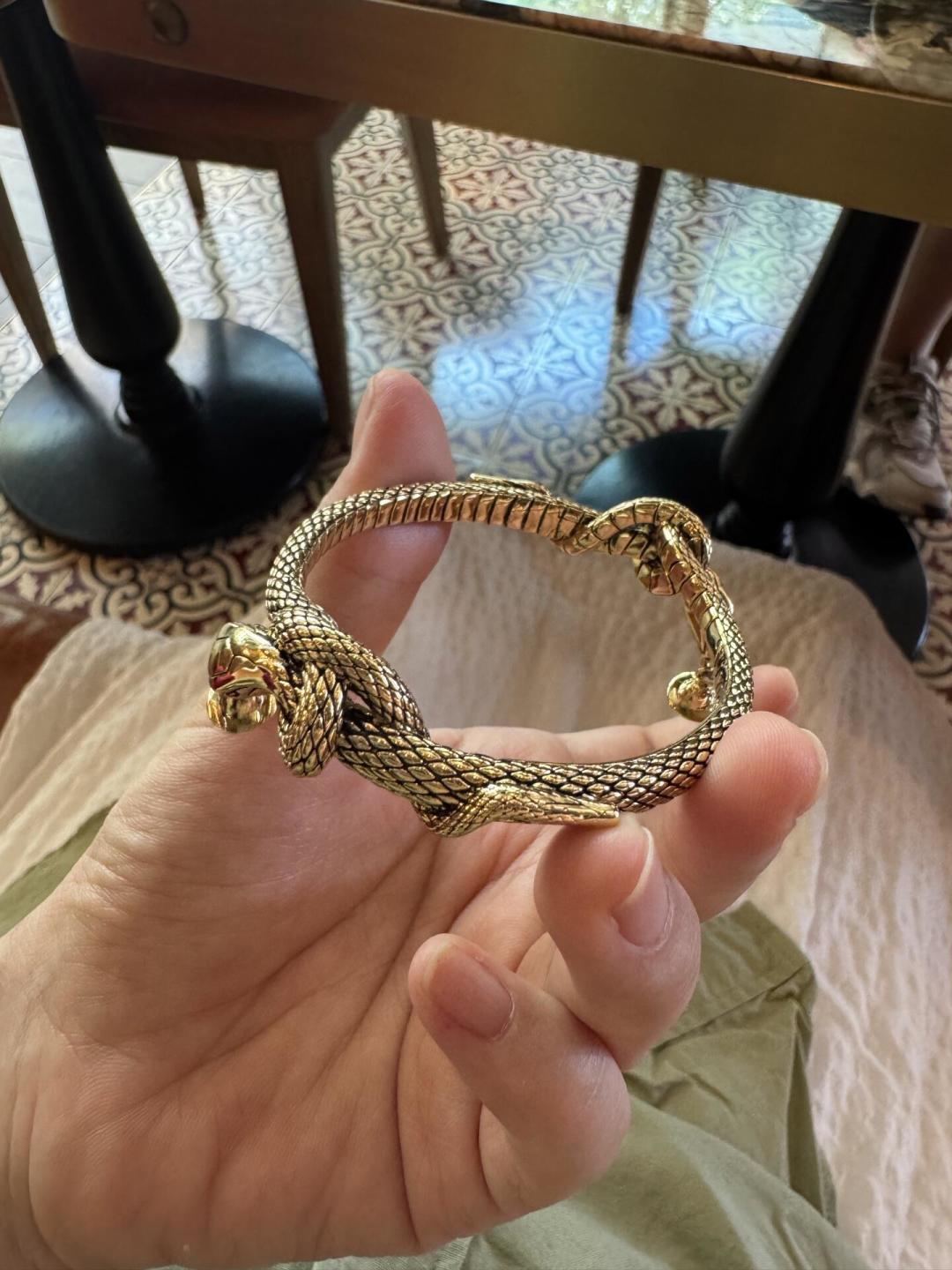 西太后手镯【VivienneWestwood】什么是快乐星球，来，这就是快乐星球！重磅推荐，闭眼入准没错